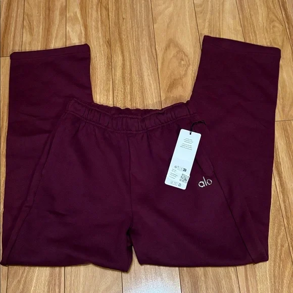 NWT ALO Yoga Accolade Straight Leg Sweatpant,rare burgundy. Oversized unisex fit - Picture 6 of 10
